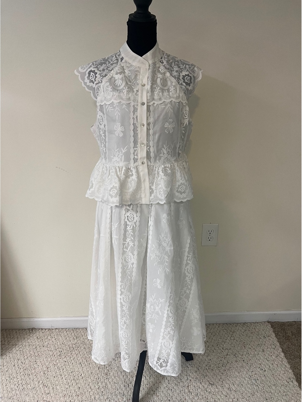 White Lace Sleeveless Top and Skirt with Peplum Waist, Size M